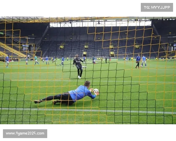 德媒:沙尔克与多特球迷在科隆火车站发生大规模斗殴 德媒:沙尔克与多特球迷在科隆火车站发生大规模斗殴